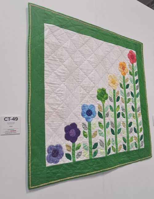 Hope (Master Quilter Course displayed at FOQ 2023)